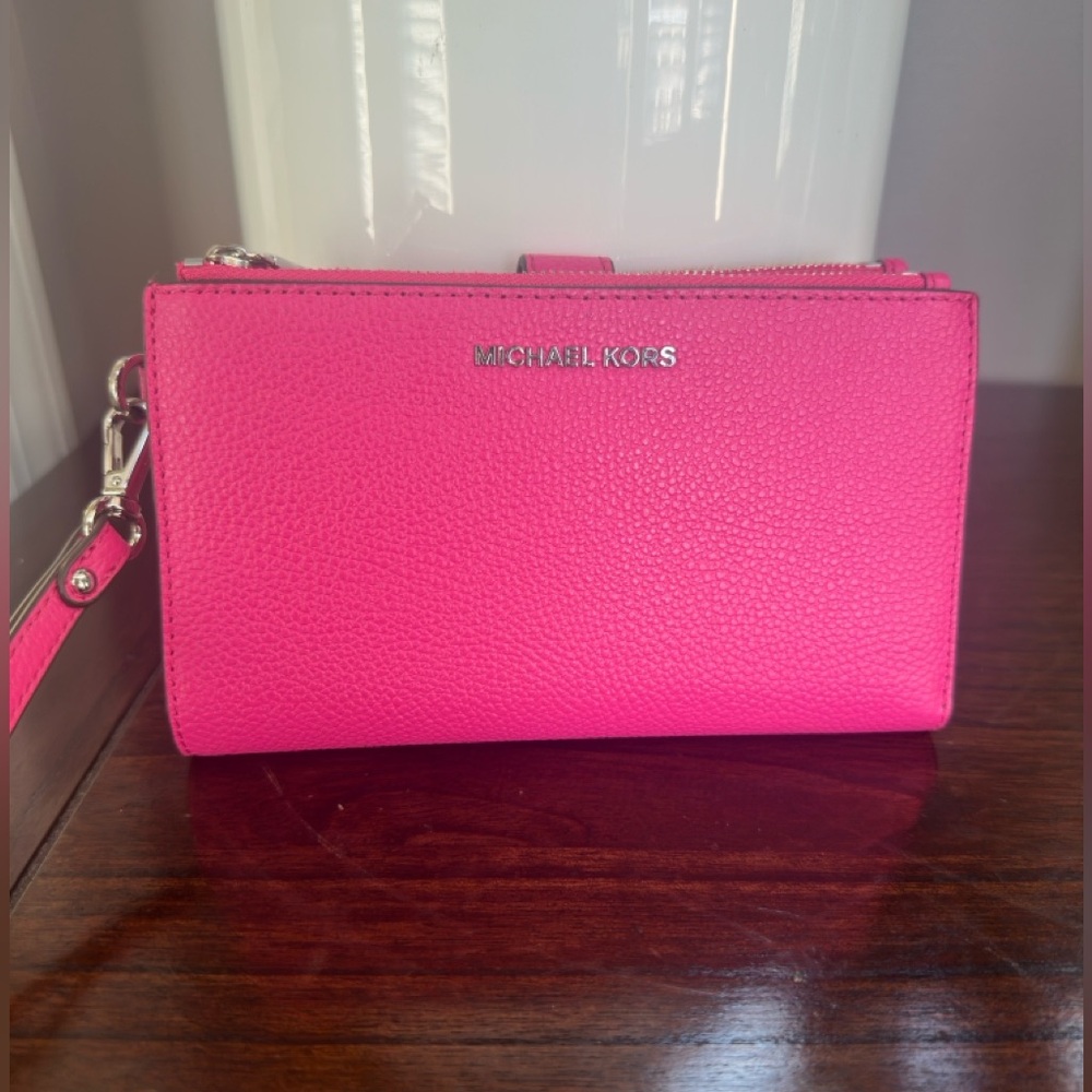 NWOT Michael Kors Smartphone Wallet